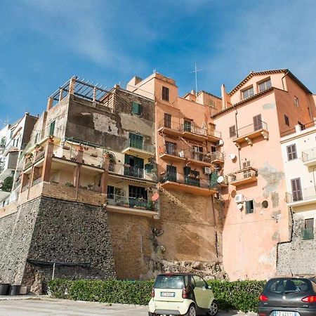 Little Medieval House Nettuno Bagian luar foto